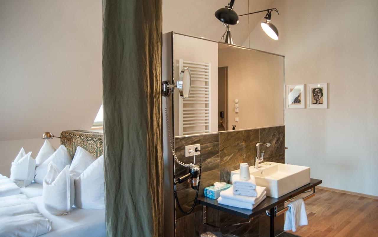 Emmerich Hotel Goerlitz ภายนอก รูปภาพ A room at the Hotel